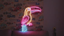 Load and play video in Gallery viewer, Toucan Neon Sign – Tropical Bird Wall Decor, Vibrant Jungle Neon Light for Bar, Bedroom, or Kids Room – Exotic Animal LED Sign
